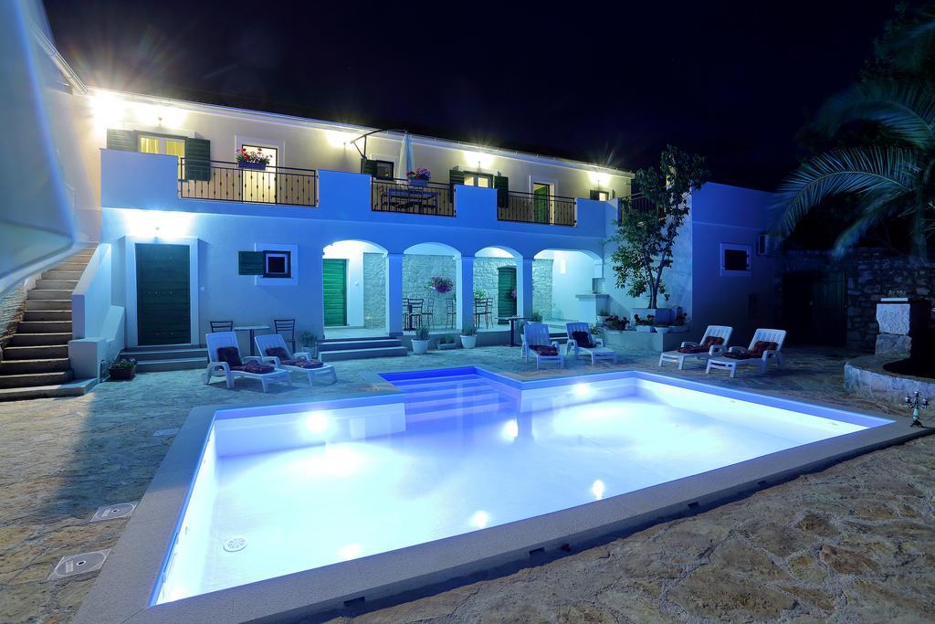 Didovi Dvori Apartment Бибине Стая снимка