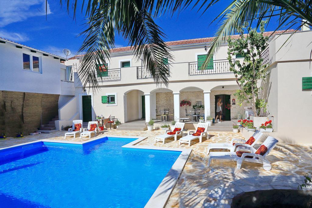 Didovi Dvori Apartment Бибине Стая снимка