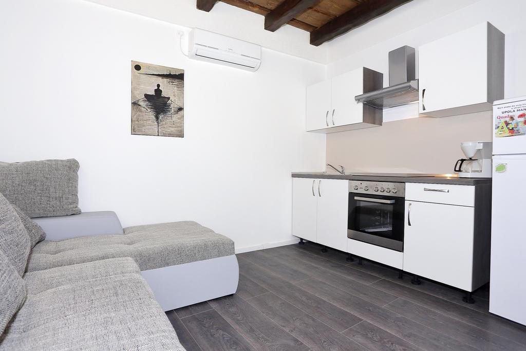 Didovi Dvori Apartment Бибине Стая снимка